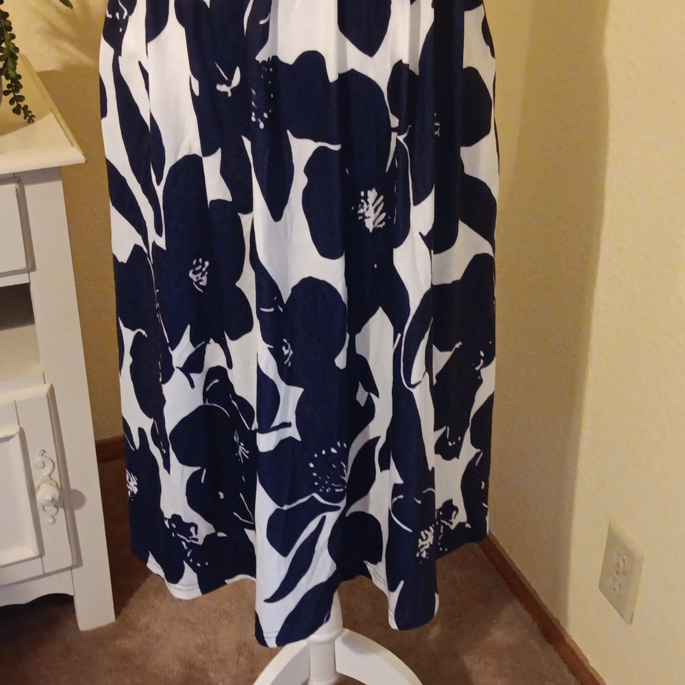 NWT Ouges Wrap Front Bold Floral Dress NWT - image 8